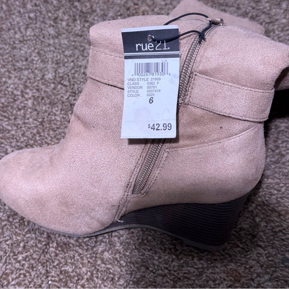 Rue 21 fashion boots, size 6 M, wedge heel, taupe color, new - Picture 7 of 7